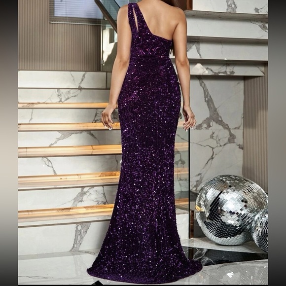 Purple one shoulder sequin gown with slit size 8-10L - Picture 2 of 2